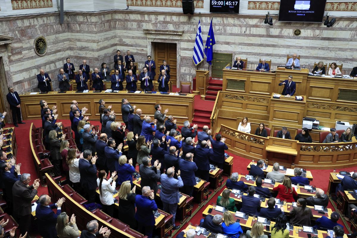 Greek Parliament Passes 2026 Budget