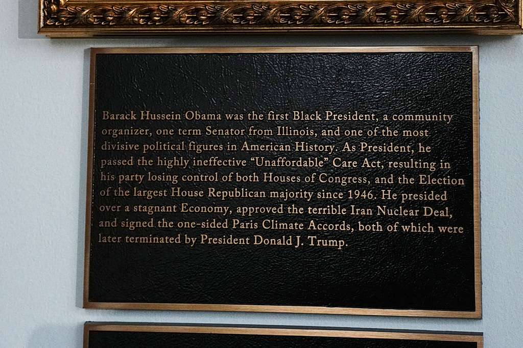 trump plaque white house