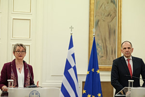 UK Foreign Secretary Urges Use of Russian Assets in Athens Visit