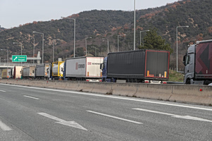 Greek Farmers Adjust Roadblocks Ahead of Christmas