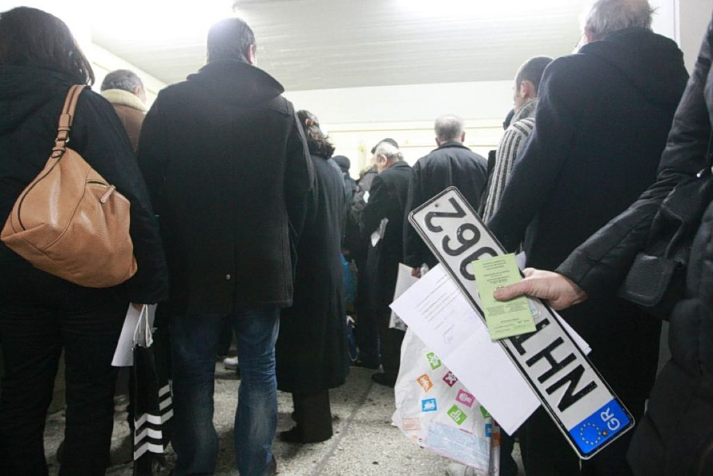 Athens Returns Confiscated License Plates Ahead of Christmas Travel