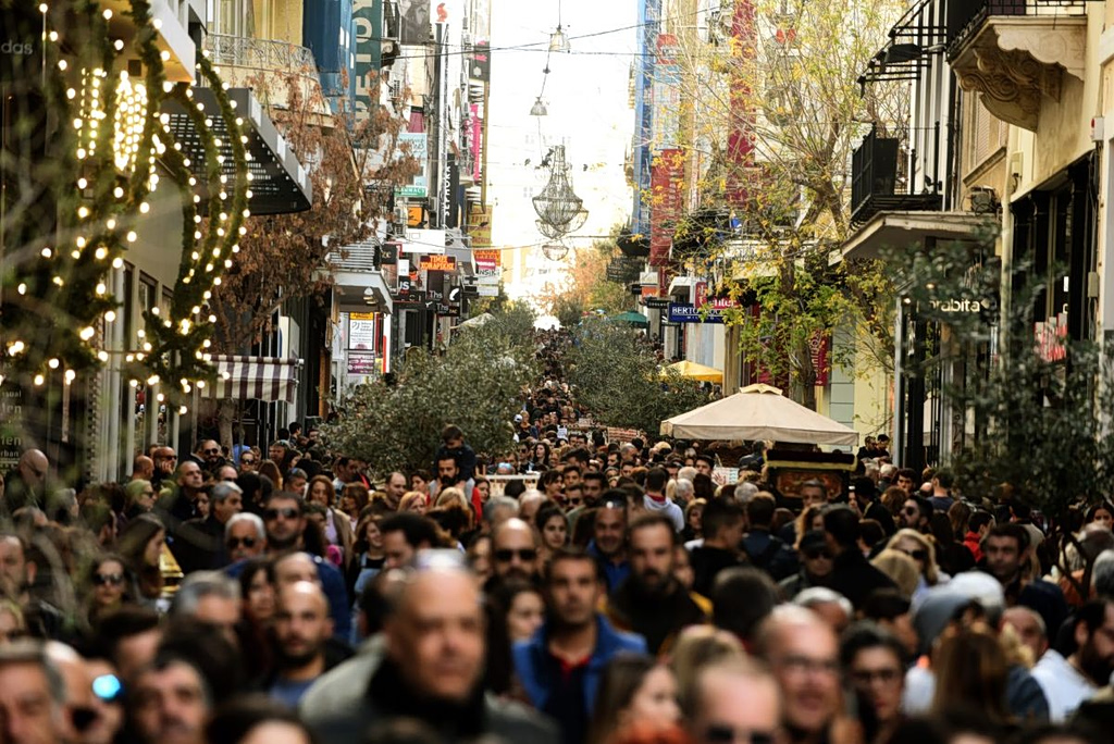 Last Sunday Before Christmas: Shops Open Across Greece