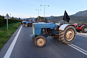 Greek Farmers Press On With Holiday Protests