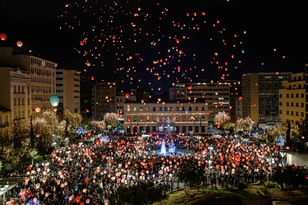 Athens Municipality Hosts a Magical Christmas Eve at Kotzia Square