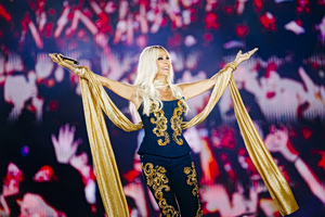 Christmas Eve in Greece: Bouzoukia Sold Out, Tables at €5,000