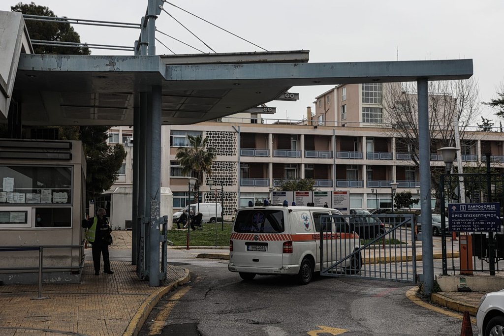 Man Stabs Wife and Dies in Apparent Suicide in Central Athens