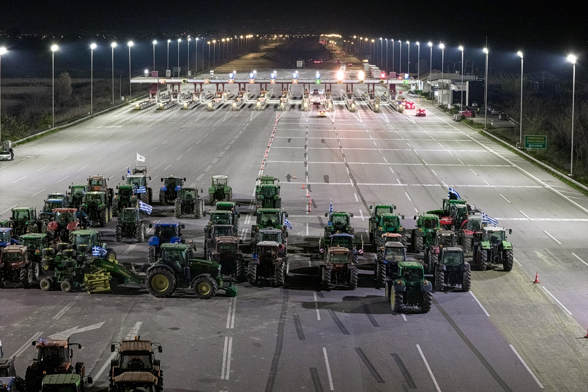 Farmers’ Road Blockades Split Greece Ahead of New Year