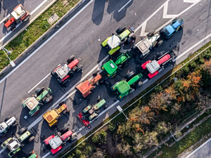 Protesting Farmers Expected to Decide on Sun. Over Further Roadblocks