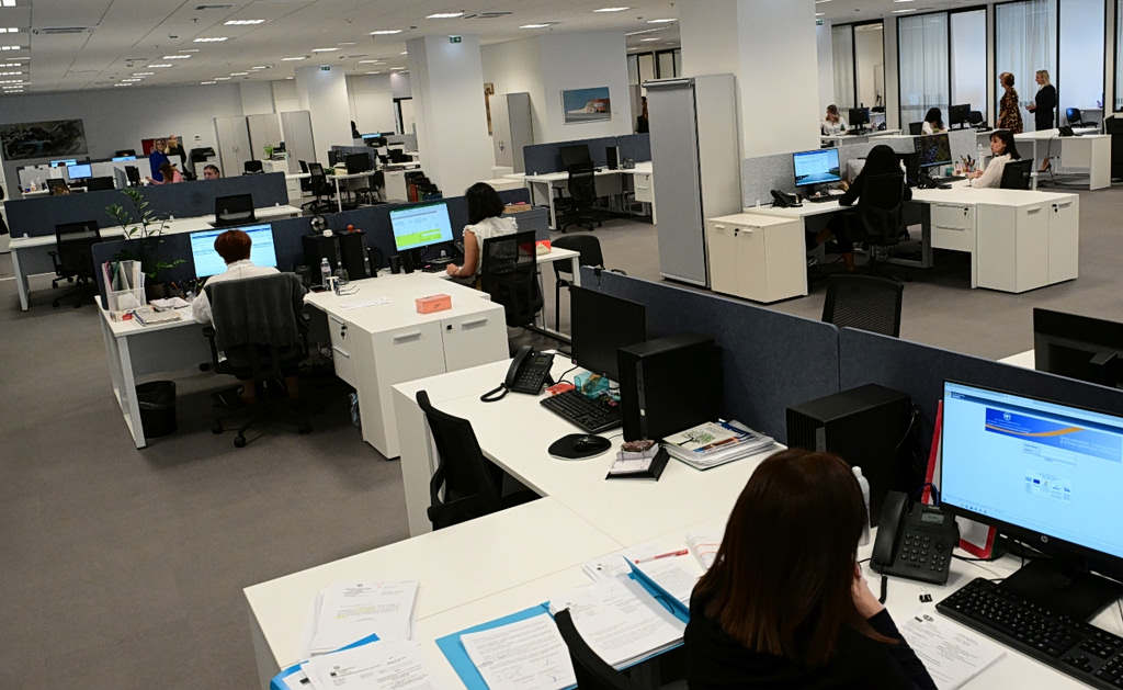 Greece Implements New Disciplinary Rules for Public Employees