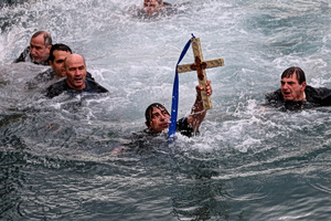 Epiphany Celebrations Highlight Blessing of the Waters in Piraeus
