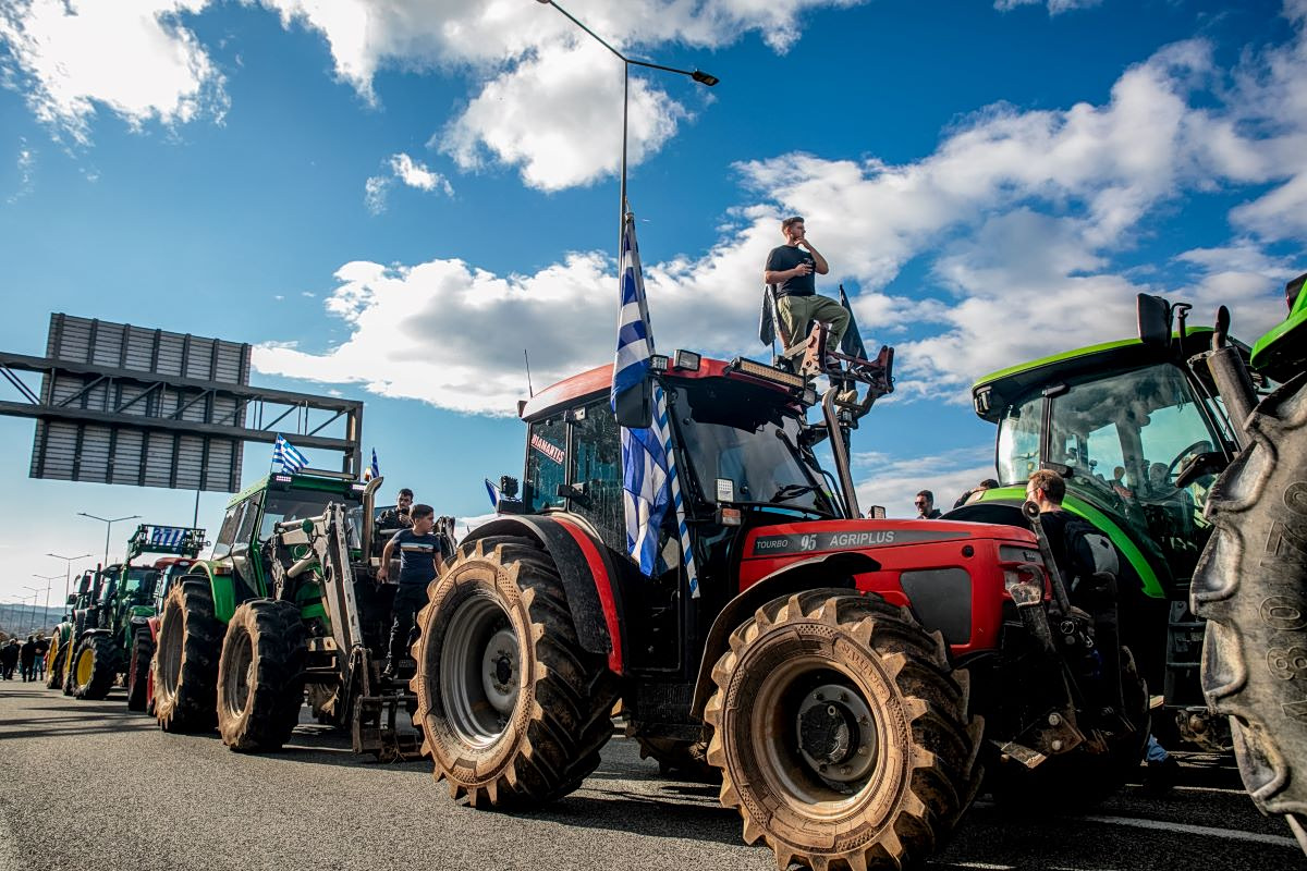 Greek Farmers Maintain Roadblocks after Govt Statements