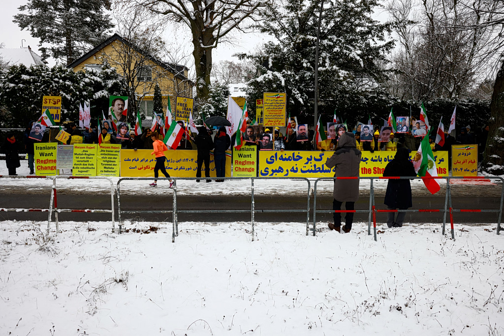 At Least 25 Killed as Iran Protests Enter Second Week