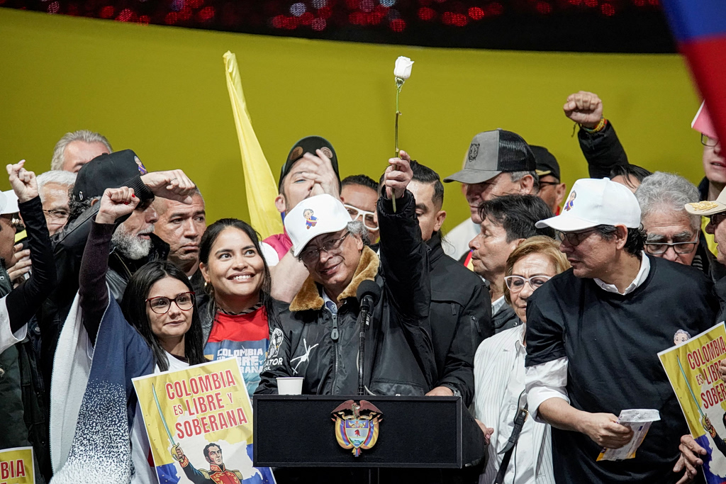 Trump Invites Colombia’s Petro to White House After Military Threat