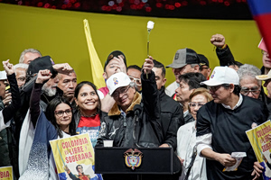 Trump Invites Colombia’s Petro to White House After Military Threat