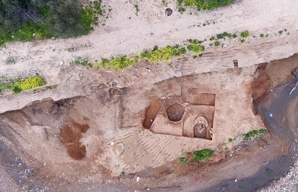 Early Bronze Age Burial Unearthed in Rafina, Greece