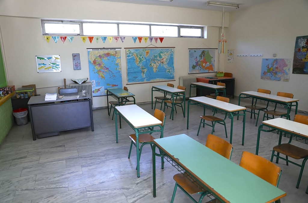 Teachers in Greece Launch January Work Stoppages Over Mandatory Evaluations