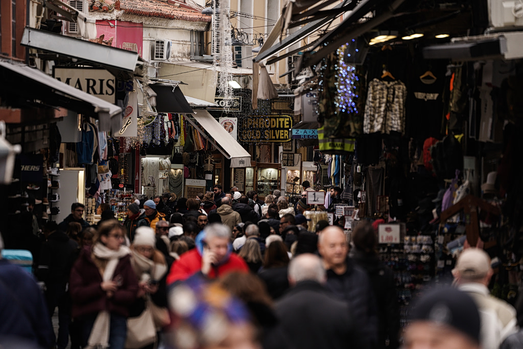 Greece’s Retail Sector Struggled During Christmas Shopping Season