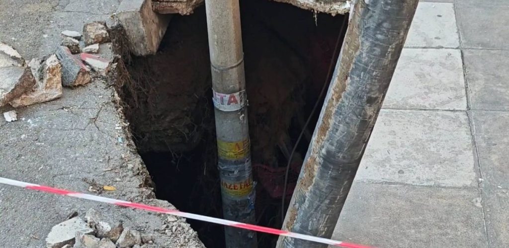 Sinkhole Disrupts Traffic Near Hilton Hotel in Central Athens
