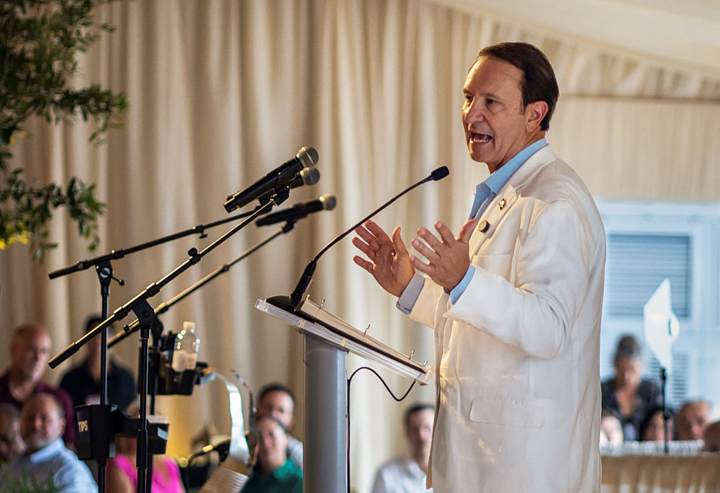 Trump Envoy Signals U.S. Greenland Visit, Hints at Deal