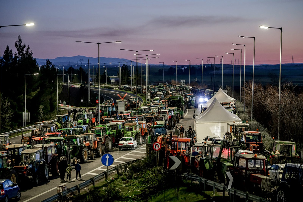 Greek Farmers Weigh Escalation After Talks With Prime Minister