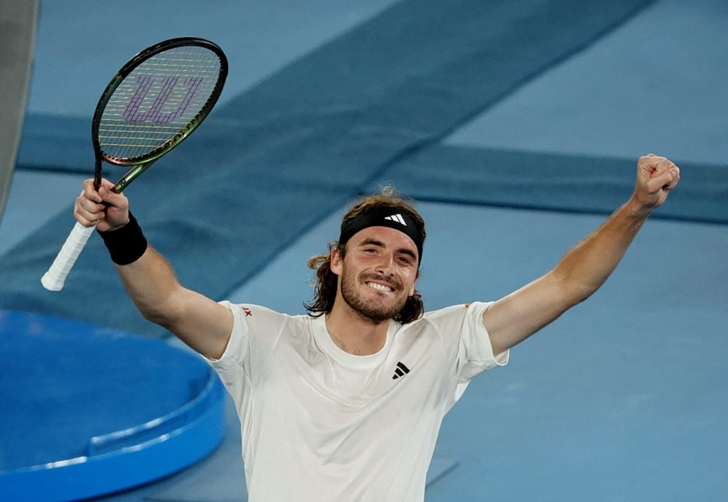Stefanos Tsitsipas Advances to R2 in Australian Open