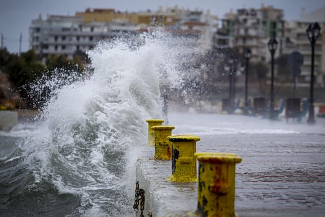 Greece Halts Ferry Services as Severe Weather Hits Coastlines