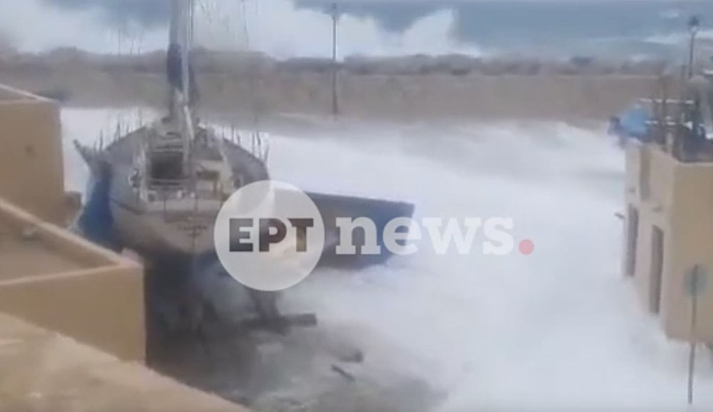 Fierce Waves Batter Gavdos Island, Boats and Cars Damaged