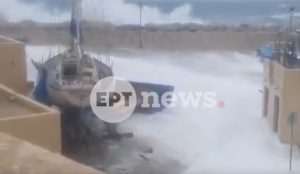 Fierce Waves Batter Gavdos Island, Boats and Cars Damaged