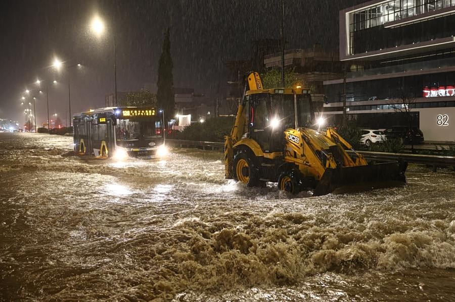 Torrential Rain Leads to Flooding, Power Outages Across Attica; 2 Fatalities