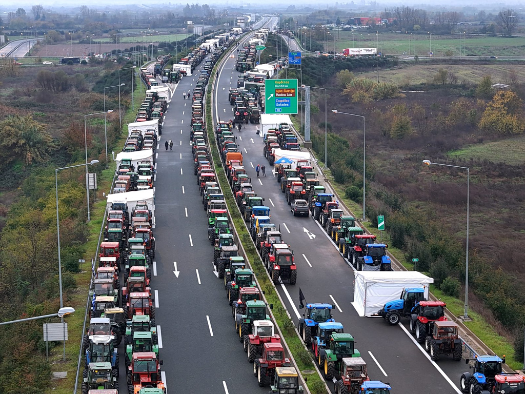 Poll Shows Strong Public Support for Greek Farmers’ Protests