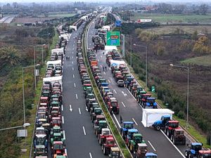 Poll Shows Strong Public Support for Greek Farmers’ Protests