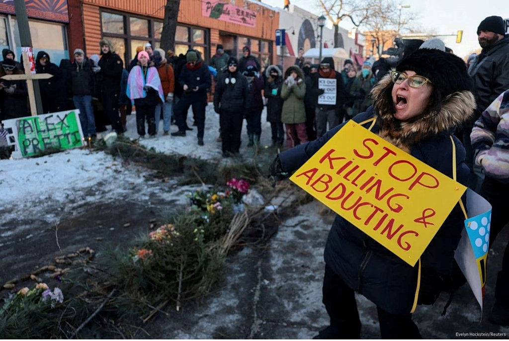 Border Patrol Agent Fatally Shoots Man in Minneapolis, Escalating State-Federal Standoff