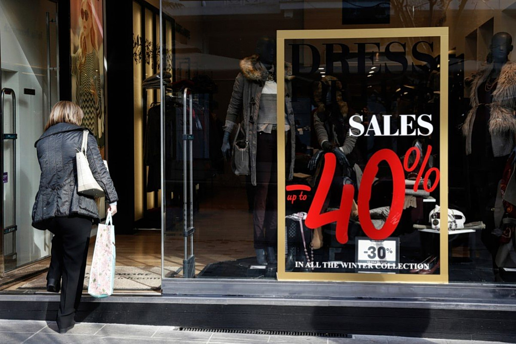 Sunday Shopping During Winter Sales