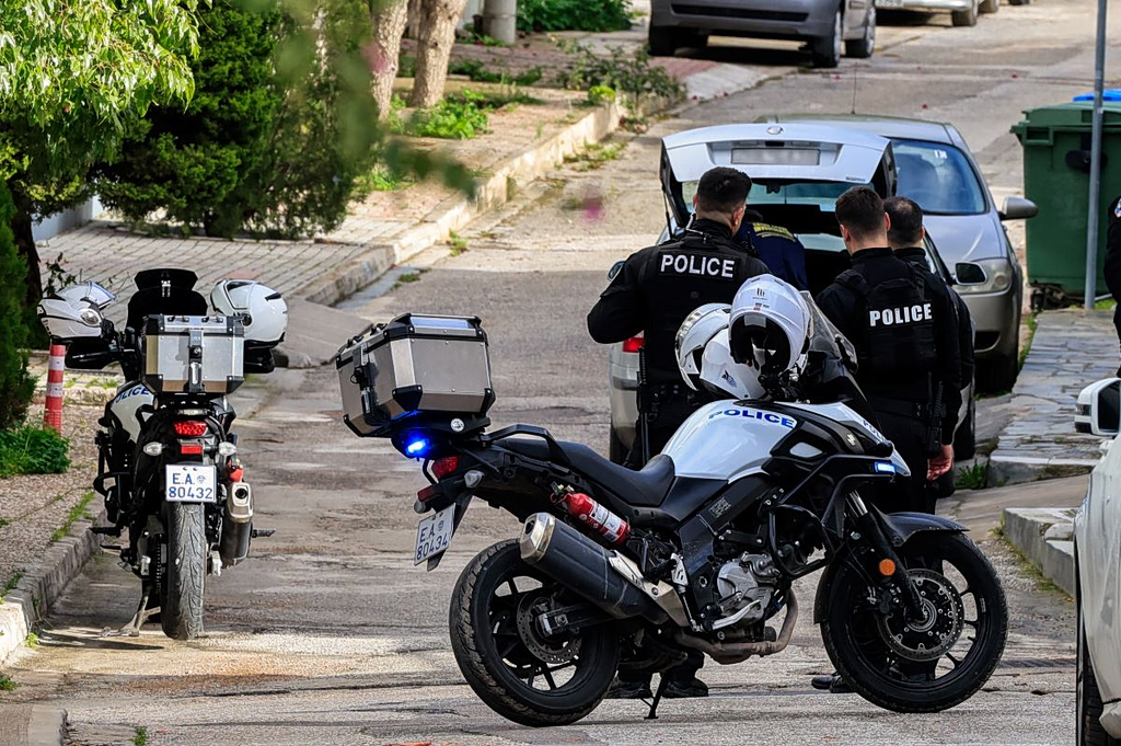 Witnesses Describe Glyfada Patricide Outside Family Home