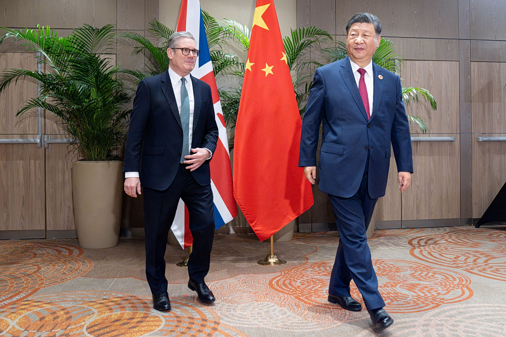 UK’s Starmer Visits China to Strengthen Trade Amid US Tensions