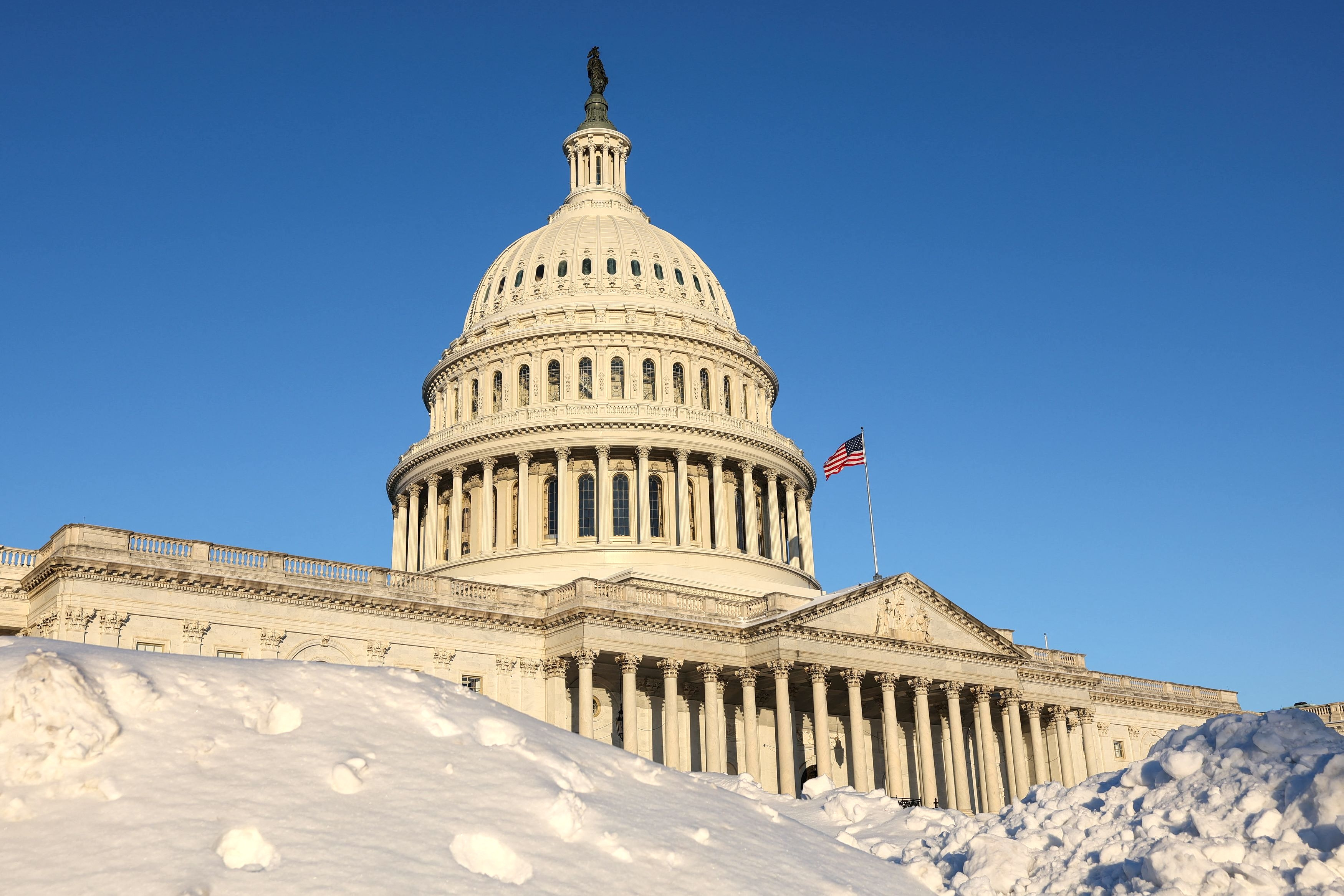 Deadly Winter Storm Disrupts Air Travel, Leaves Hundreds of Thousands Without Power