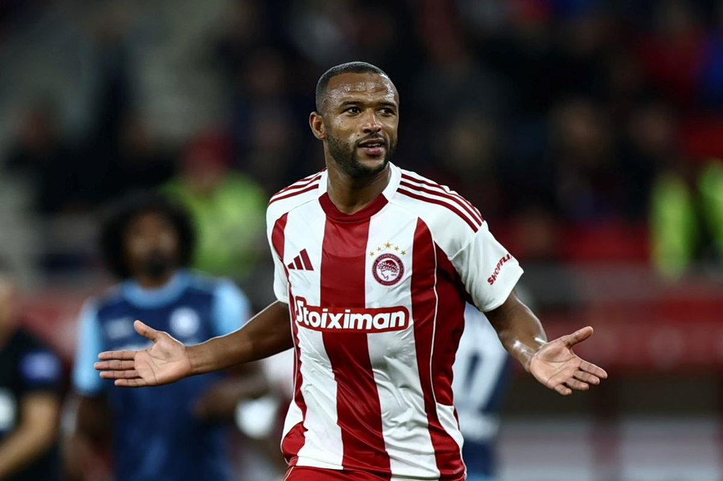 Olympiacos and Ajax Face a Night of Destiny in Amsterdam