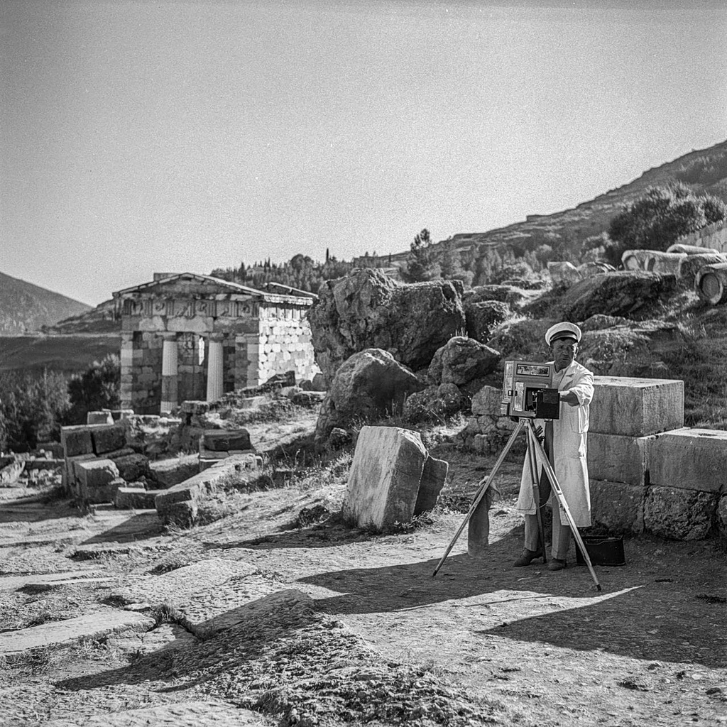 Delphi Between Antiquity and Modernity, Through Robert McCabe’s Postwar Lens