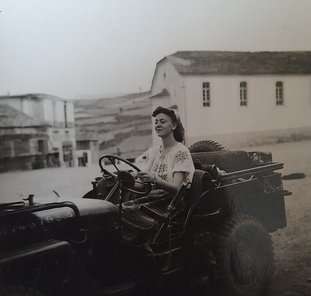 Voula Laspia-Kamara: A Journey through Nature, Light, and the Female Form