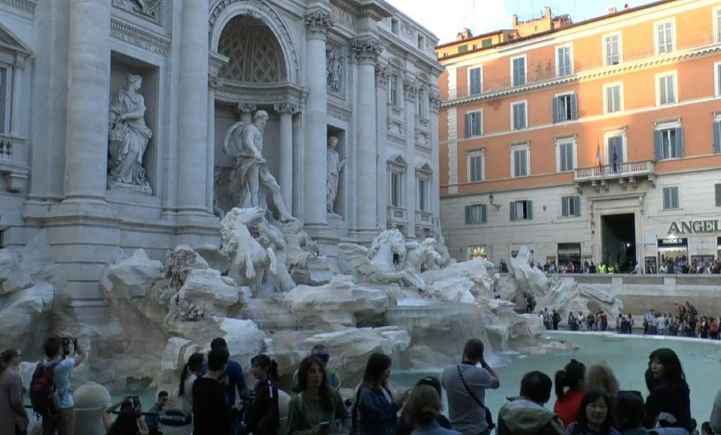 Trevi Fountain Introduces €2 Entry Fee