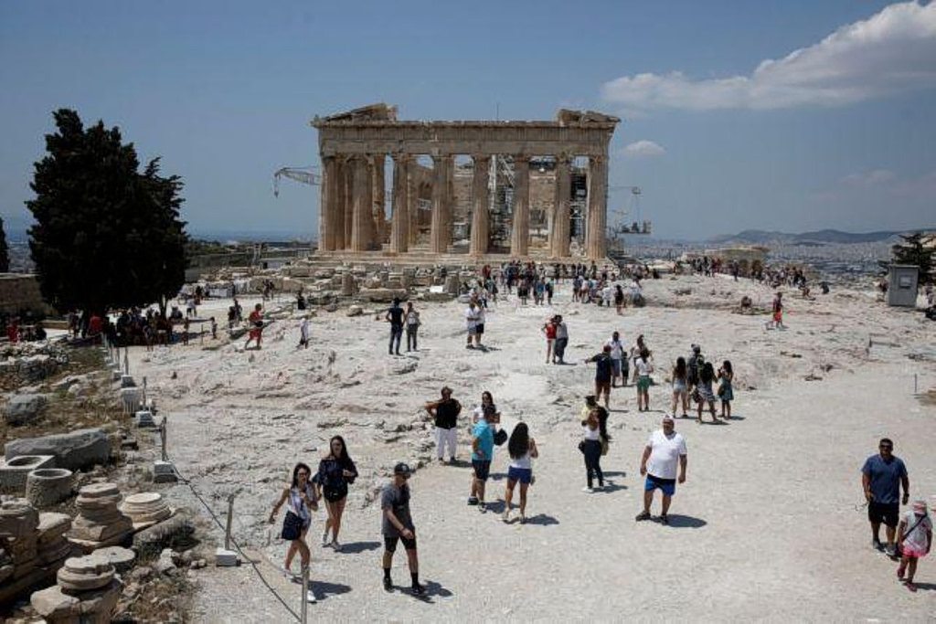 Greece Edges Closer to Year-Round Tourism