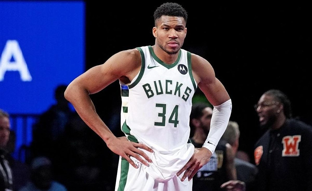 Giannis Antetokounmpo business.jpg