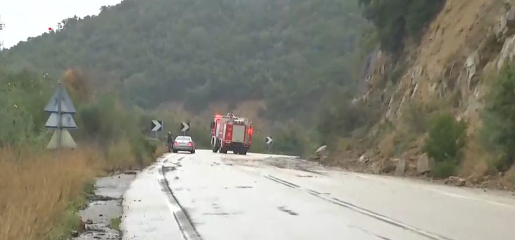 Landslides Close Roads Between Arta and Amfilochia