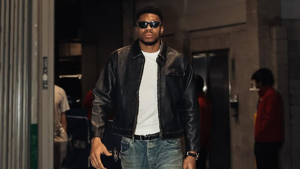 Giannis Antetokounmpo Dances and Sings To Michael Jackson