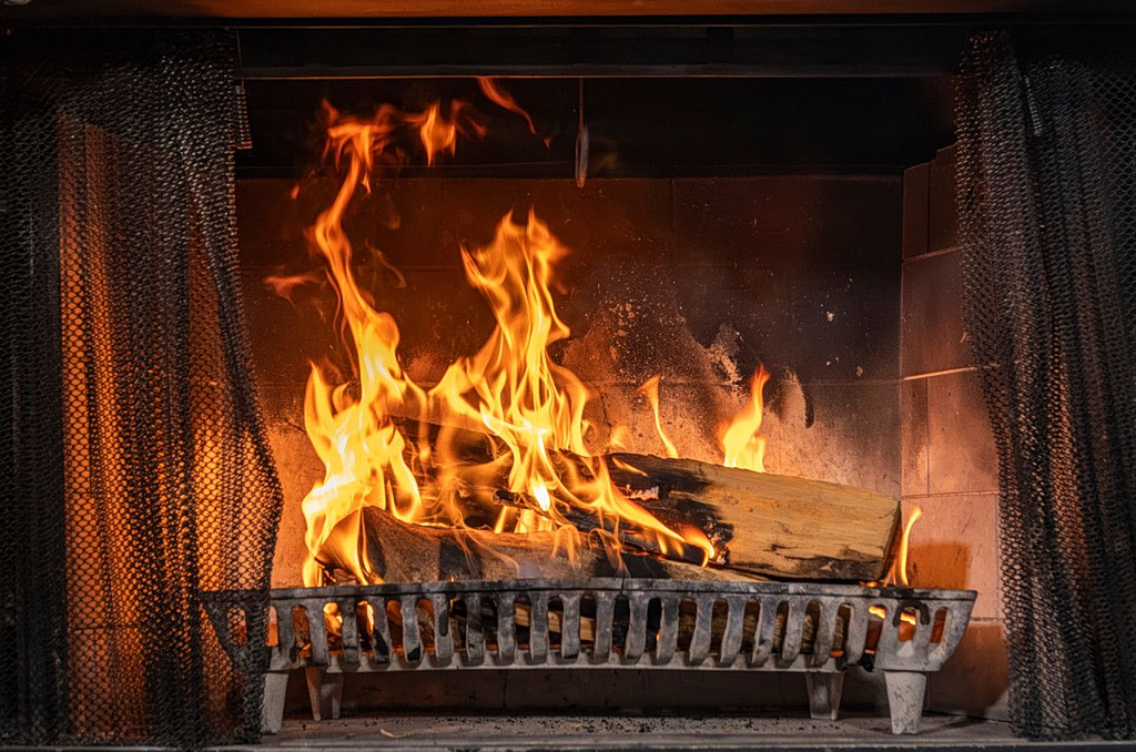 Why the Traditional Wood-Burning Fireplace Is Facing Extinction