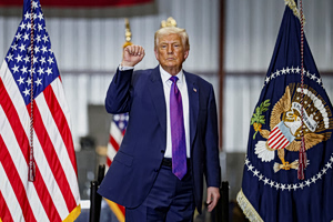 Trump Weighs Initial Limited Strike to Force Iran Into Nuclear Deal