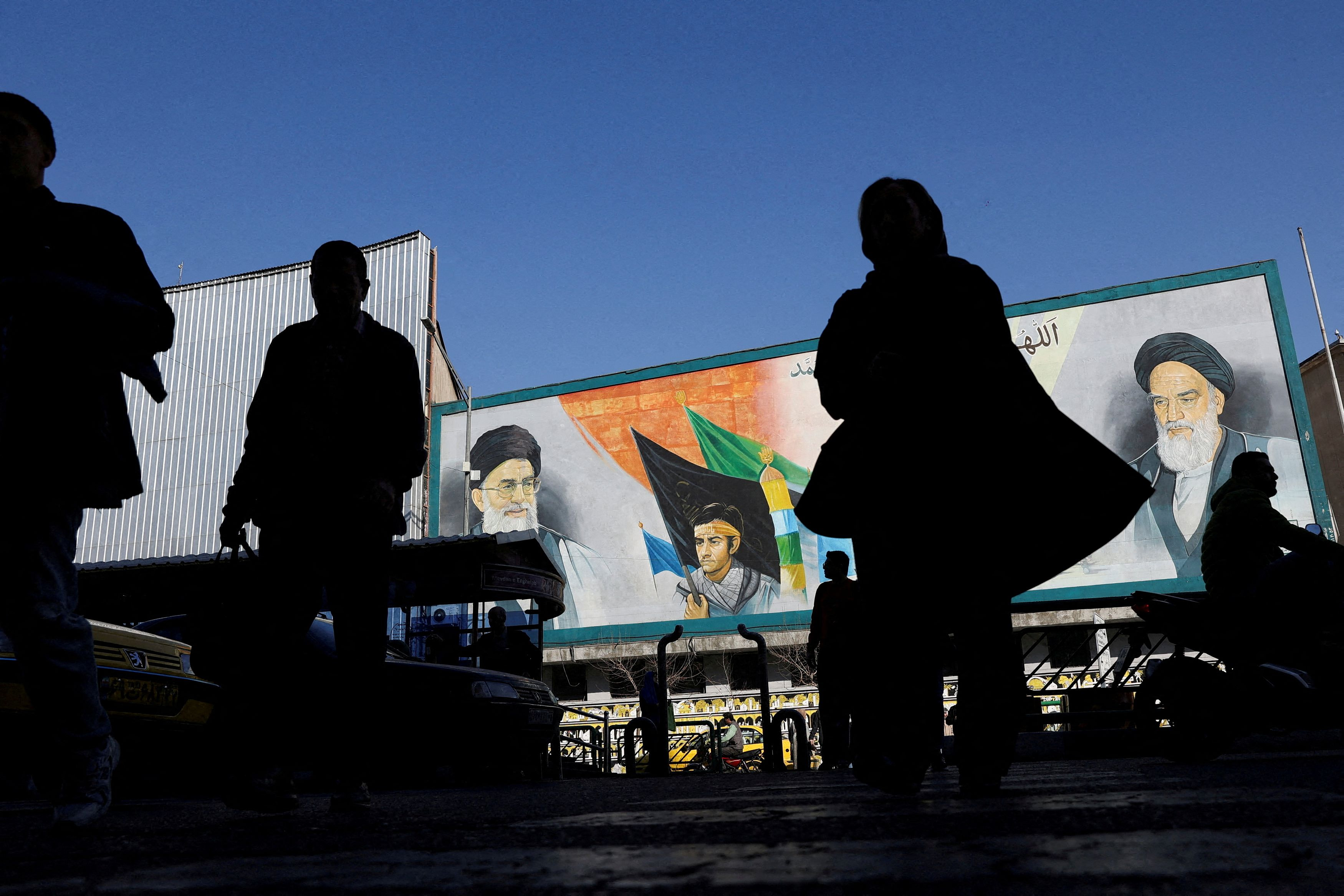 If Iran’s Regime Falls, Options to Replace It Are Narrow—and Risky