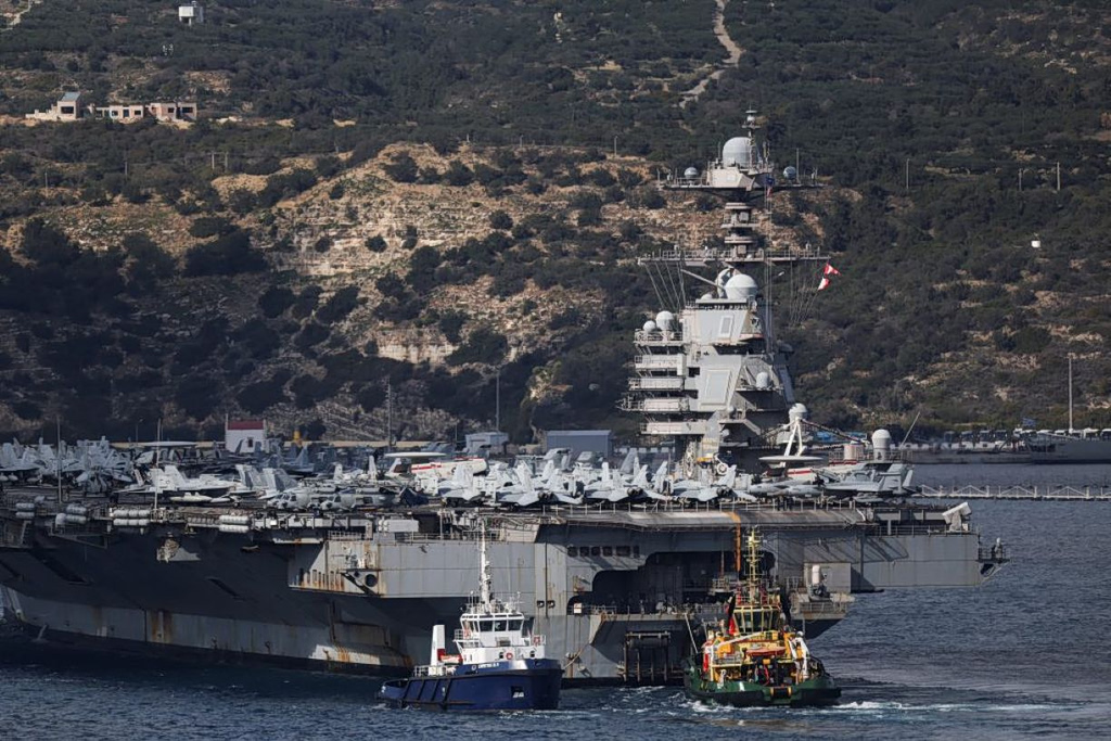 USS Gerald Ford R. Carrier Docks in Crete (pics)