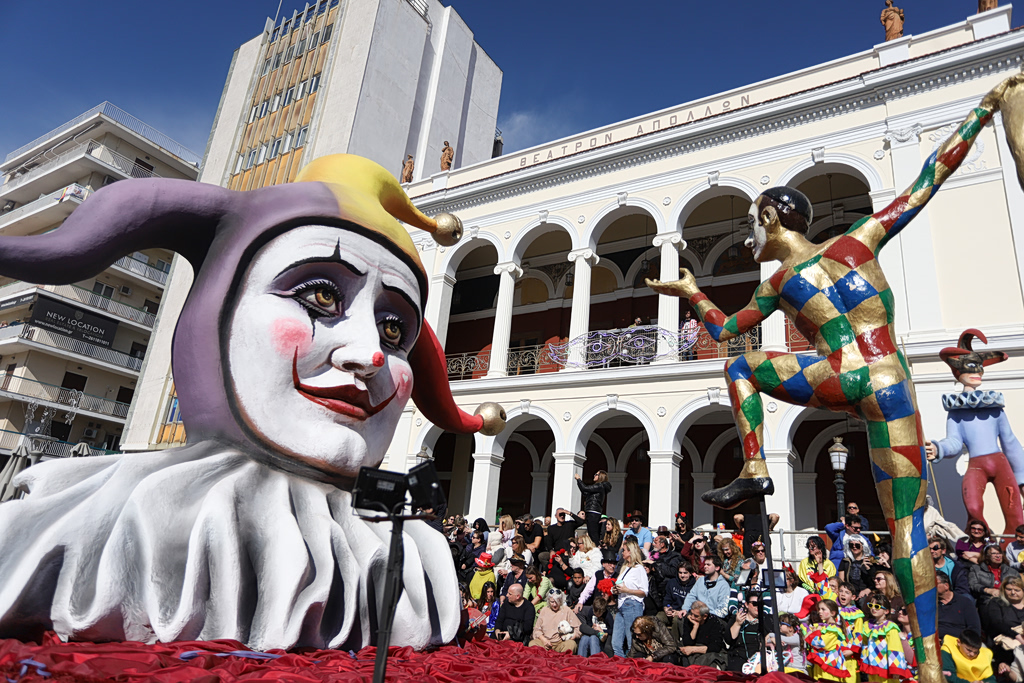 Trump Effigy as King Carnival Sparks Debate in Nafplio