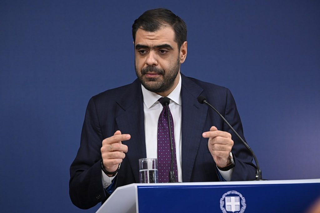 Govt Spox Emphasizes that Greece Will Protect Cyprus “Brothers”